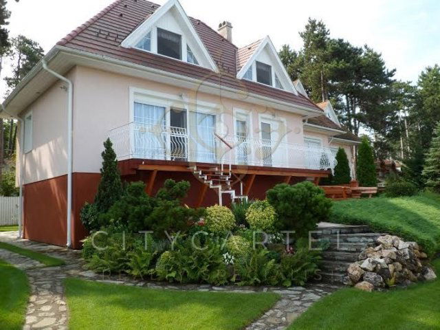Eladó családi ház, Siófokon 320 M Ft, 7 szobás