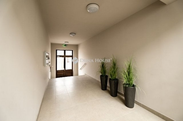 Eladó téglalakás, Kecskeméten 109 M Ft, 4 szobás