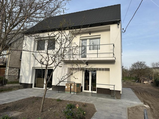 Eladó családi ház, Bajon 119 M Ft, 5 szobás