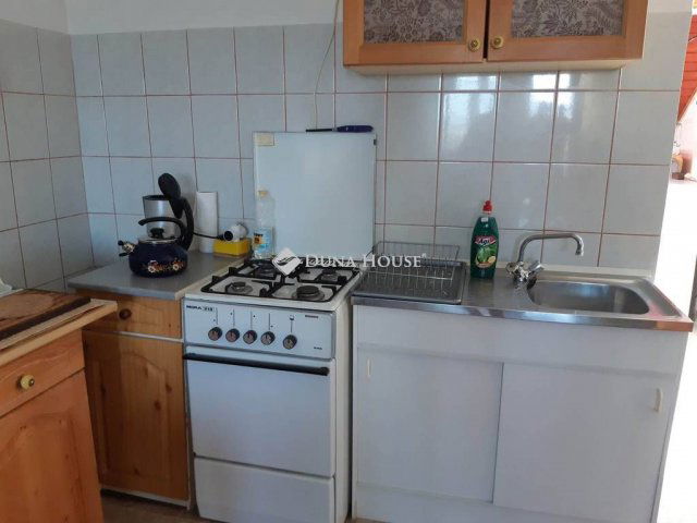 Eladó családi ház, Dunaalmáson 69.9 M Ft, 6 szobás