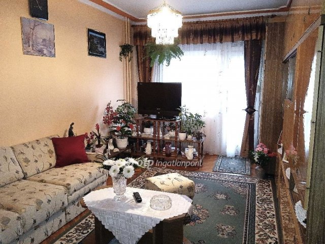 Eladó téglalakás, Ajkán 33.5 M Ft, 2 szobás