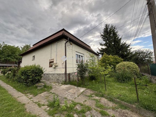 Eladó családi ház, Lábatlanon 47.9 M Ft, 5 szobás