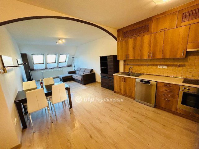 Eladó téglalakás, Debrecenben 89.5 M Ft, 2+1 szobás