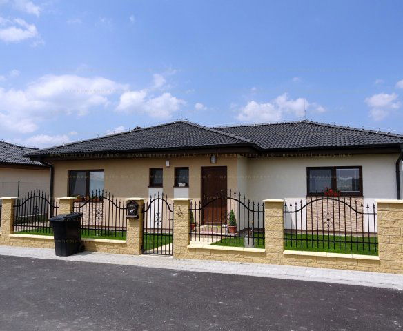 Eladó családi ház, Kecskeméten 69.88 M Ft, 4 szobás