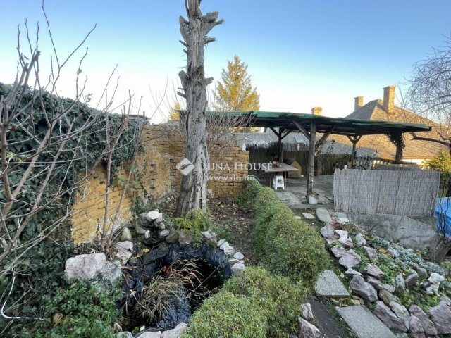 Eladó családi ház, Nyergesújfaluban 38 M Ft, 5 szobás