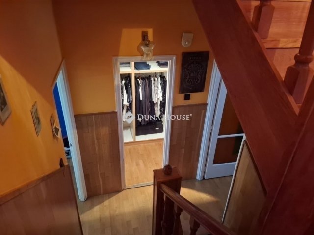 Eladó családi ház, Szentendrén 102.9 M Ft, 3 szobás
