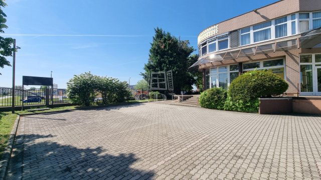 Kiadó üzlethelyiség, Székesfehérvárott 290 E Ft / hó