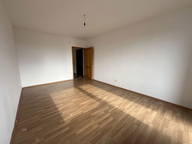 Eladó panellakás, Debrecenben 64.9 M Ft, 3 szobás