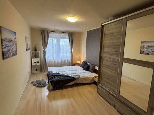 Eladó panellakás, Székesfehérvárott 45.999 M Ft, 2 szobás