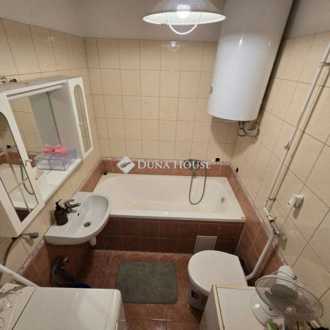 Eladó téglalakás, Kecskeméten 34.99 M Ft, 2 szobás