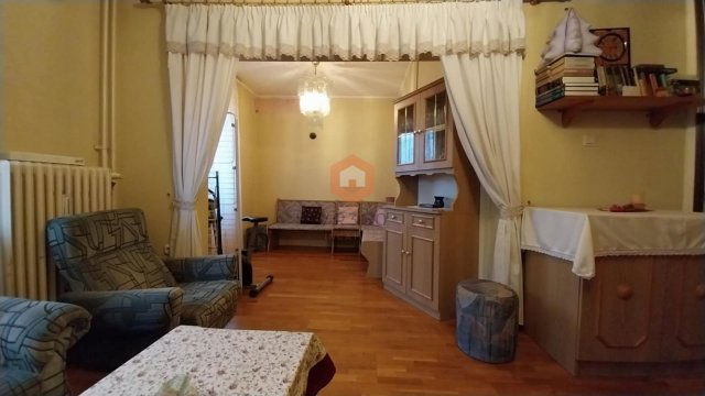 Eladó panellakás, Pécsett 66 M Ft, 1+4 szobás