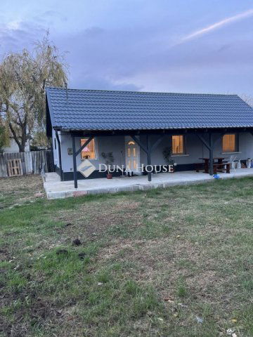 Eladó családi ház, Ercsiben 22 M Ft, 2 szobás
