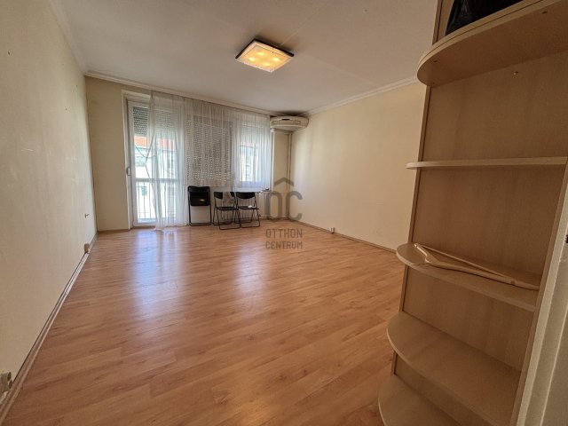 Eladó panellakás, Kecskeméten 46.8 M Ft, 2 szobás