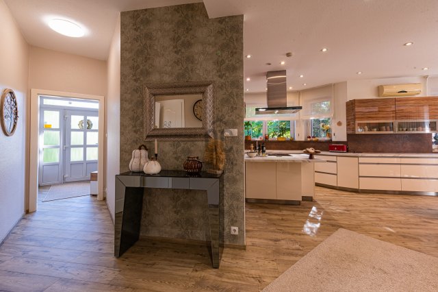 Eladó családi ház, Pilisvörösváron 339 M Ft, 5 szobás