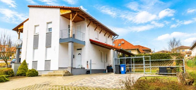 Eladó ikerház, Kaposváron 109 M Ft, 4 szobás