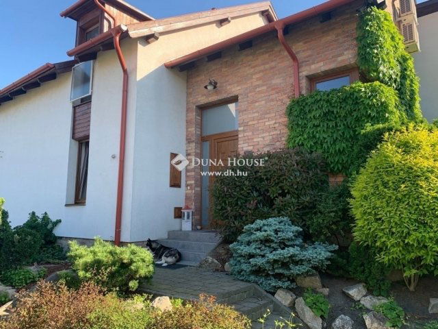 Eladó családi ház, Szentendrén 330 M Ft, 6 szobás