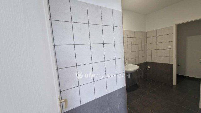 Eladó téglalakás, Tápiószelén 26.99 M Ft, 2 szobás