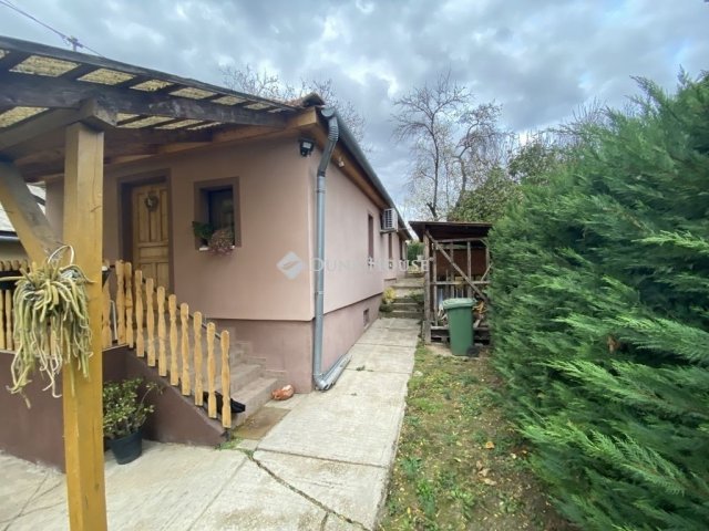 Eladó családi ház, Nagyvenyimen 28.9 M Ft, 2 szobás
