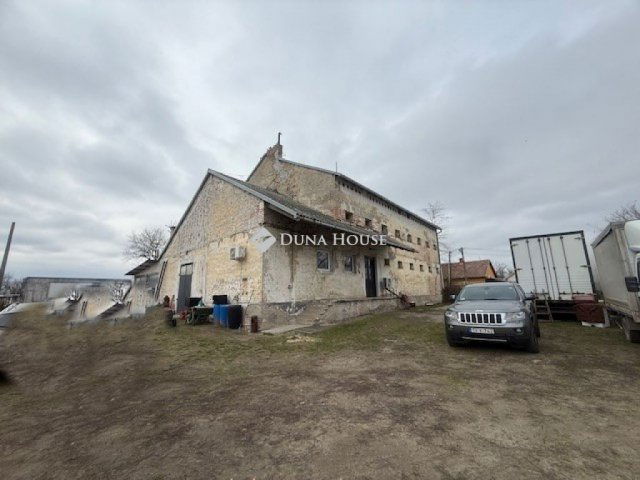Eladó mezogazdasagi ingatlan, Bugyin 250 M Ft