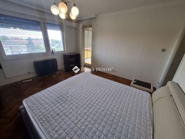 Eladó téglalakás, Kiskunfélegyházán 30.99 M Ft, 2+1 szobás