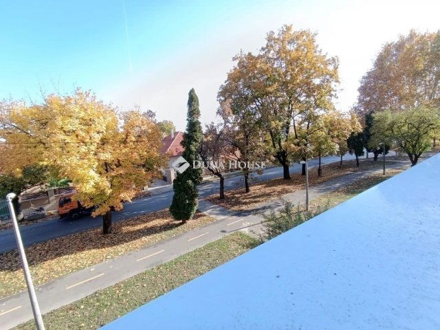 Eladó téglalakás, Mohácson 32 M Ft, 3 szobás