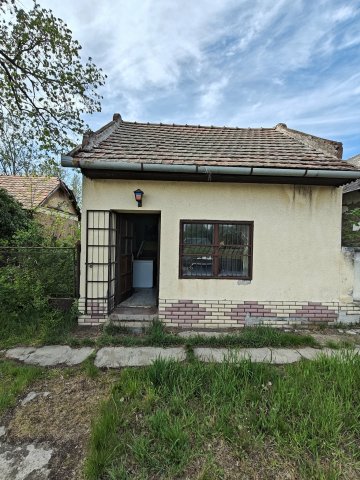 Eladó üzlethelyiség, Gádoroson 3.2 M Ft, 1 szobás