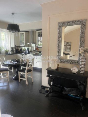 Eladó családi ház, Budapesten, II. kerületben 298 M Ft, 8 szobás