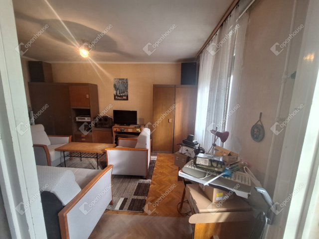 Eladó téglalakás, Ajkán 32.5 M Ft, 1+1 szobás