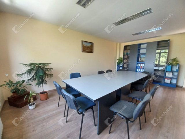 Kiadó iroda, Debrecenben 83 E Ft / hó, 1 szobás