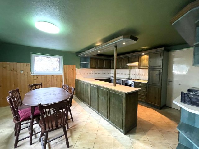 Eladó családi ház, Szokolyán 89.9 M Ft, 6 szobás