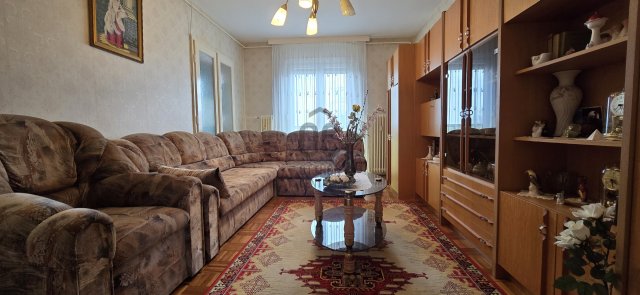 Eladó panellakás, Dunaújvárosban 34.9 M Ft, 3 szobás