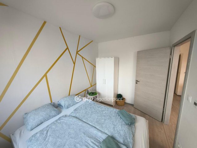 Eladó téglalakás, Siófokon 74.9 M Ft, 2 szobás