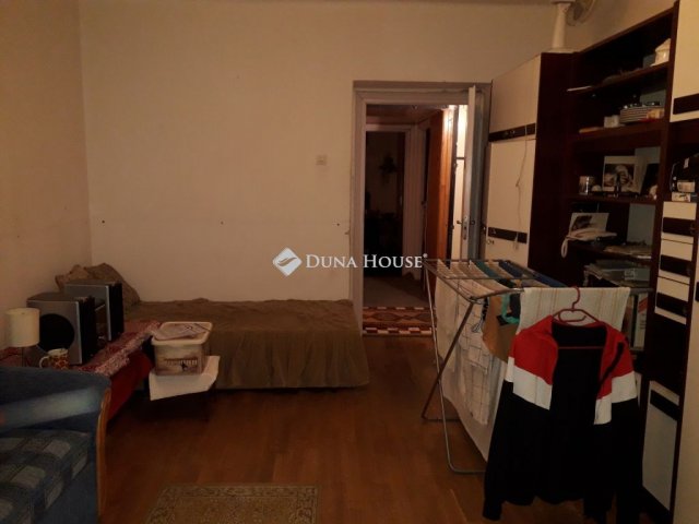 Eladó téglalakás, Komlón 13.9 M Ft, 2+1 szobás