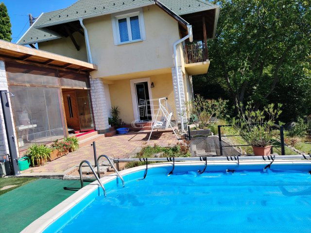 Eladó családi ház, Szentendrén 119.9 M Ft, 3 szobás