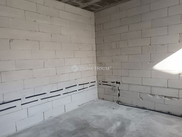 Eladó téglalakás, Cegléden 64.9 M Ft, 3 szobás