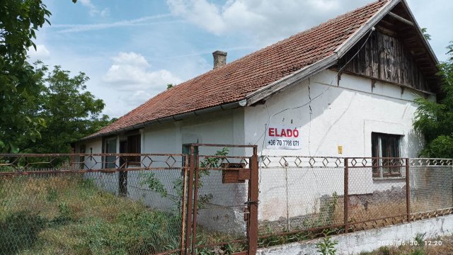 Eladó családi ház, Bakson, Aradi utcában 5.1 M Ft, 4 szobás