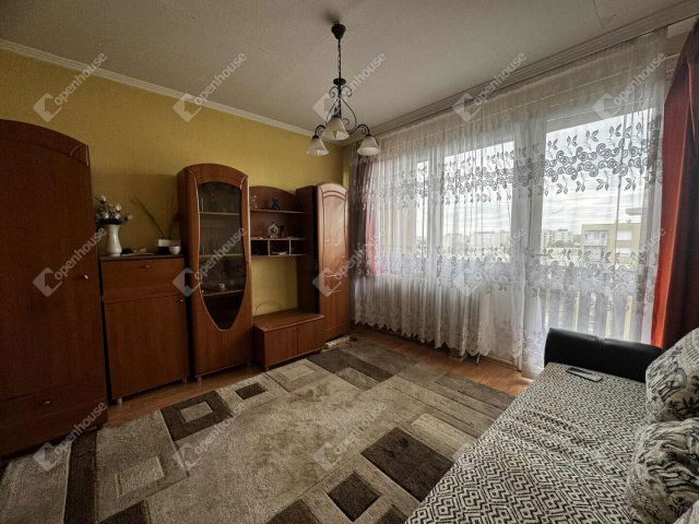 Eladó panellakás, Székesfehérvárott 42 M Ft, 2 szobás