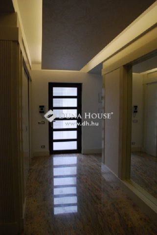 Eladó családi ház, Szentendrén 620.8 M Ft, 3 szobás