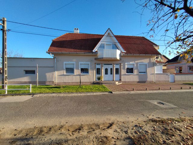 Eladó családi ház, Jászfényszarun 59 M Ft, 5 szobás