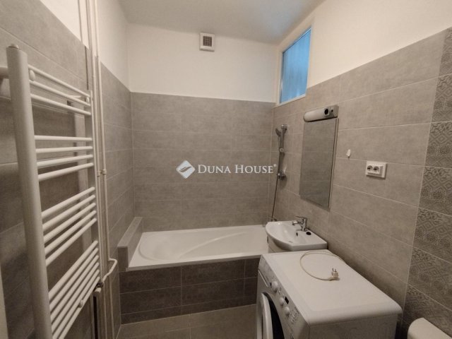 Kiadó téglalakás, albérlet, Tatabányán, Győri úton, 2 szobás