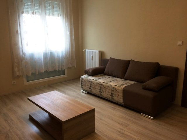 Kiadó panellakás, albérlet, Pécsett, Stadion utcában, 2 szobás