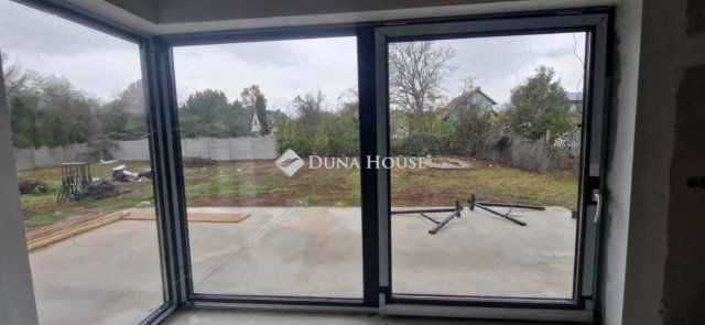 Eladó családi ház, Szegeden 231.874 M Ft, 5 szobás