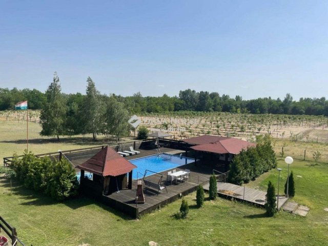 Eladó családi ház, Jakabszálláson 320 M Ft, 15 szobás