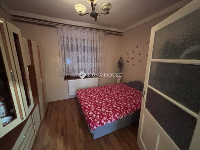 Eladó családi ház, Bakson 28 M Ft, 4 szobás