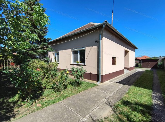 Eladó családi ház, Törökszentmiklóson 46.5 M Ft, 3 szobás