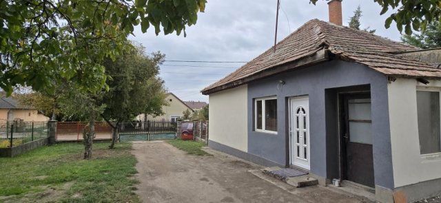 Eladó családi ház, Sárosdon 22.5 M Ft, 3 szobás