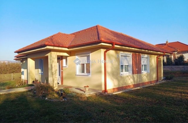 Eladó családi ház, Dunabogdányban 129.9 M Ft, 3 szobás