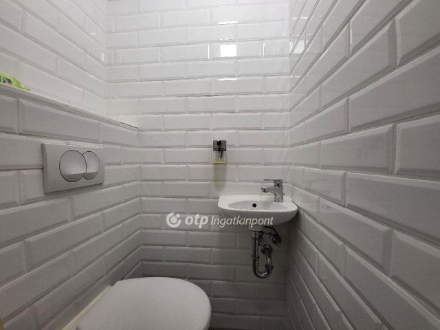 Eladó téglalakás, Siófokon 85 M Ft, 3 szobás