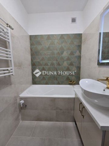 Eladó panellakás, Pécsett 49.9 M Ft, 3 szobás