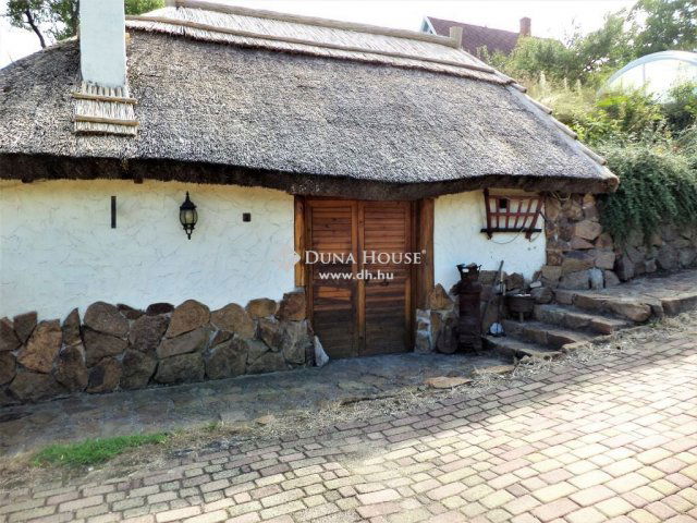 Eladó családi ház, Sukorón 95.25 M Ft, 5 szobás